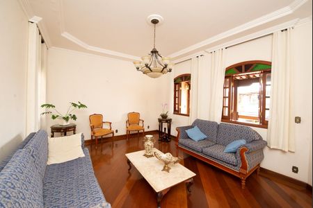 Casa à venda com 6 quartos, 359m² em Jardim Vera Cruz A, Contagem