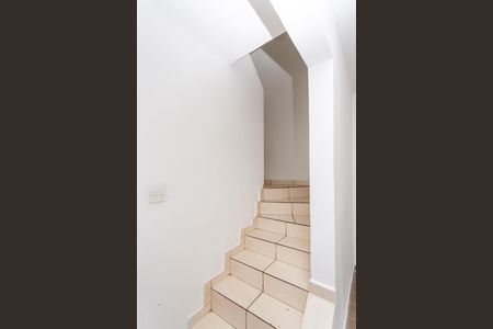 Casa à venda com 70m², 2 quartos e 1 vagaEscada