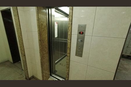 Apartamento à venda com 70m², 2 quartos e 1 vagaElevador