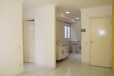 Sala de apartamento para alugar com 2 quartos, 37m² em Jardim Dom José, Embu das Artes
