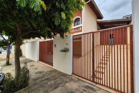 Casa à venda com 276m², 3 quartos e 6 vagas Casa à venda com 276m², 3 quartos e 6 vagasFachada do Prédio