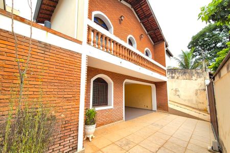 Casa à venda com 276m², 3 quartos e 6 vagas Casa à venda com 276m², 3 quartos e 6 vagasFachada do Prédio