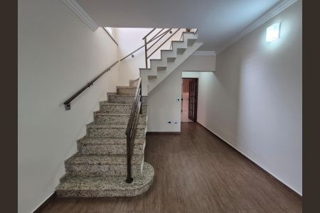 Escada de casa à venda com 3 quartos, 160m² em Jardim Vila Formosa, São Paulo