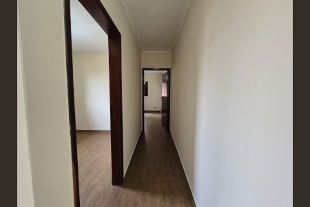 Corredor de casa à venda com 3 quartos, 160m² em Jardim Vila Formosa, São Paulo