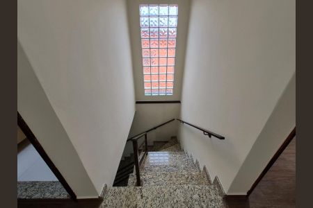 Escada de casa à venda com 3 quartos, 160m² em Jardim Vila Formosa, São Paulo