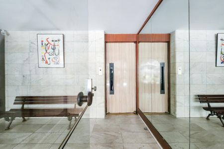 Apartamento à venda com 70m², 2 quartos e sem vagaElevador 