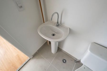 Banheiro de kitnet/studio para alugar com 1 quarto, 25m² em Pinheiros, São Paulo