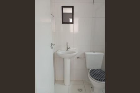 Banheiro de kitnet/studio para alugar com 1 quarto, 24m² em Cidade Satelite Santa Barbara, São Paulo