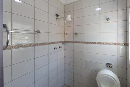 Banheiro da Suíte de casa para alugar com 1 quarto, 40m² em Conjunto Habitacional Jova Rural, São Paulo
