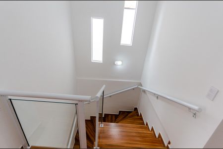 Casa para alugar com 63m², 2 quartos e 1 vagaEscada