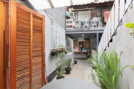 Casa à venda com 136m², 3 quartos e 4 vagas Casa à venda com 136m², 3 quartos e 4 vagasQuintal