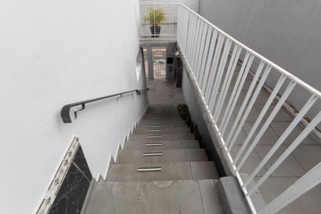 Casa à venda com 136m², 3 quartos e 4 vagas Casa à venda com 136m², 3 quartos e 4 vagasEscada