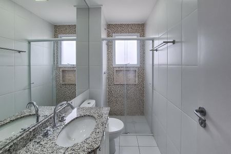 Apartamento para alugar com 70m², 2 quartos e 1 vaga Apartamento para alugar com 70m², 2 quartos e 1 vagaBanheiro da Suíte