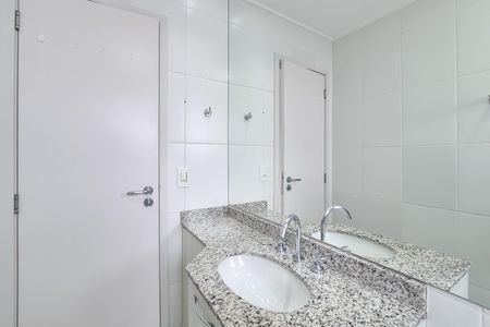Apartamento para alugar com 70m², 2 quartos e 1 vaga Apartamento para alugar com 70m², 2 quartos e 1 vagaBanheiro da Suíte