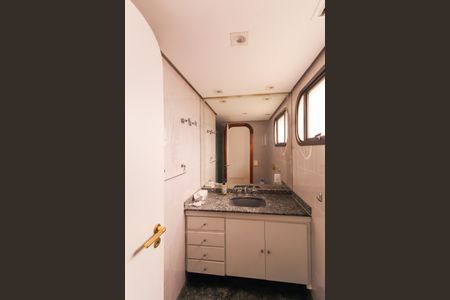 Apartamento para alugar com 180m², 3 quartos e 3 vagasBanheiro da Suíte 1