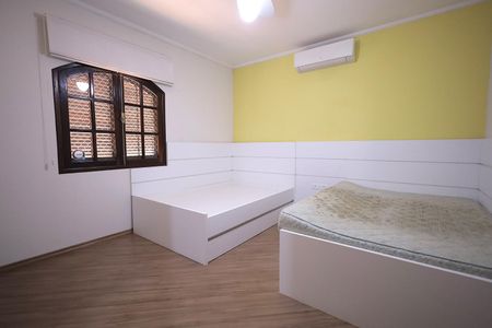 Casa à venda com 254m², 3 quartos e 6 vagas Casa à venda com 254m², 3 quartos e 6 vagasQuarto 3
