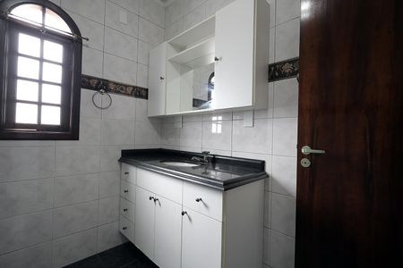 Casa à venda com 254m², 3 quartos e 6 vagas Casa à venda com 254m², 3 quartos e 6 vagasBanheiro 2