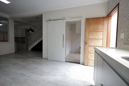 Casa à venda com 254m², 3 quartos e 6 vagas Casa à venda com 254m², 3 quartos e 6 vagasCozinha