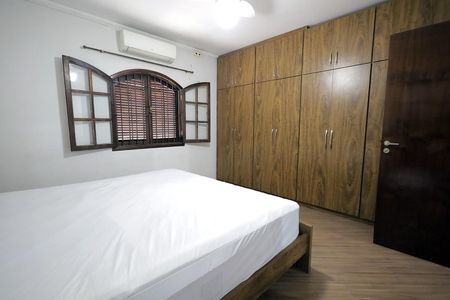 Casa à venda com 254m², 3 quartos e 6 vagas Casa à venda com 254m², 3 quartos e 6 vagasQuarto Suíte