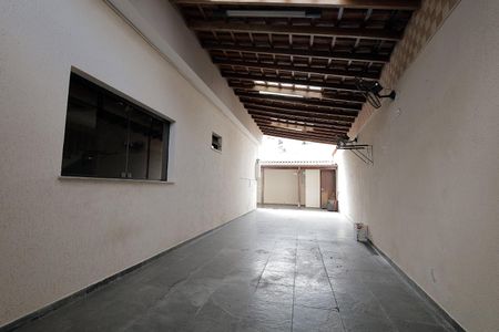 Casa à venda com 254m², 3 quartos e 6 vagas Casa à venda com 254m², 3 quartos e 6 vagasGaragem
