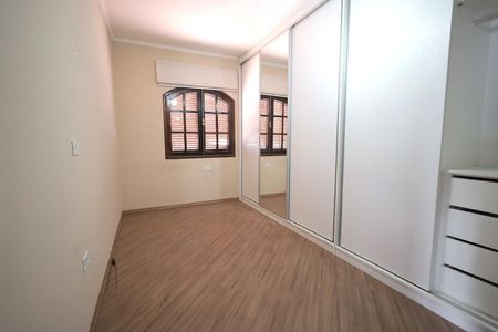 Casa à venda com 254m², 3 quartos e 6 vagas Casa à venda com 254m², 3 quartos e 6 vagasQuarto 2