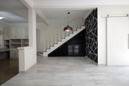 Casa à venda com 254m², 3 quartos e 6 vagas Casa à venda com 254m², 3 quartos e 6 vagasSala de Jantar