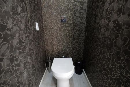 Casa à venda com 254m², 3 quartos e 6 vagas Casa à venda com 254m², 3 quartos e 6 vagasBanheiro