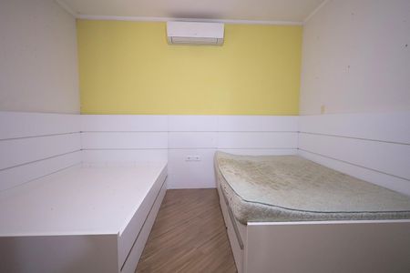 Casa à venda com 254m², 3 quartos e 6 vagas Casa à venda com 254m², 3 quartos e 6 vagasQuarto 3