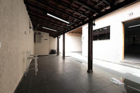 Casa à venda com 254m², 3 quartos e 6 vagas Casa à venda com 254m², 3 quartos e 6 vagasQuintal e Churrasqueira