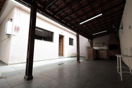 Casa à venda com 254m², 3 quartos e 6 vagas Casa à venda com 254m², 3 quartos e 6 vagasQuintal e Churrasqueira