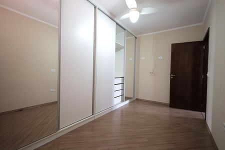 Casa à venda com 254m², 3 quartos e 6 vagas Casa à venda com 254m², 3 quartos e 6 vagasQuarto 2