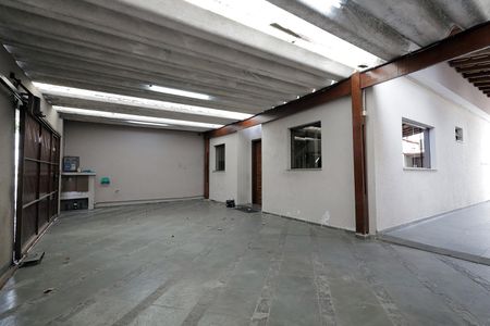 Casa à venda com 254m², 3 quartos e 6 vagas Casa à venda com 254m², 3 quartos e 6 vagasGaragem