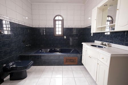 Casa à venda com 254m², 3 quartos e 6 vagas Casa à venda com 254m², 3 quartos e 6 vagasBanheiro Suíte