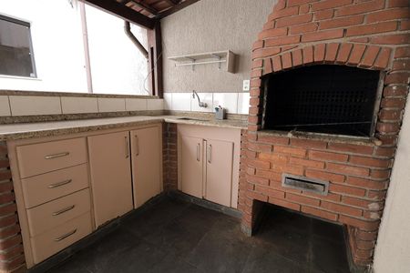 Casa à venda com 254m², 3 quartos e 6 vagas Casa à venda com 254m², 3 quartos e 6 vagasQuintal e Churrasqueira