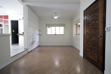 Casa à venda com 254m², 3 quartos e 6 vagas Casa à venda com 254m², 3 quartos e 6 vagasSala