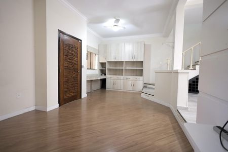 Casa à venda com 254m², 3 quartos e 6 vagas Casa à venda com 254m², 3 quartos e 6 vagasSala