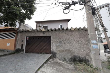 Casa à venda com 254m², 3 quartos e 6 vagas Casa à venda com 254m², 3 quartos e 6 vagasFachada