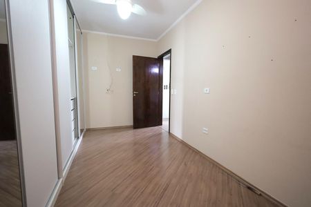 Casa à venda com 254m², 3 quartos e 6 vagas Casa à venda com 254m², 3 quartos e 6 vagasQuarto 2