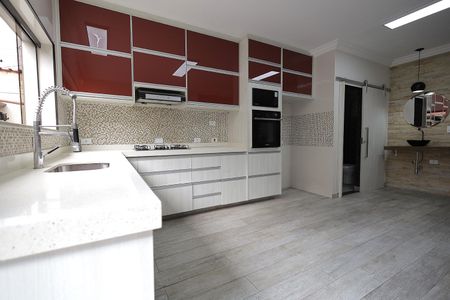 Casa à venda com 254m², 3 quartos e 6 vagas Casa à venda com 254m², 3 quartos e 6 vagasCozinha