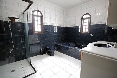 Casa à venda com 254m², 3 quartos e 6 vagas Casa à venda com 254m², 3 quartos e 6 vagasBanheiro Suíte
