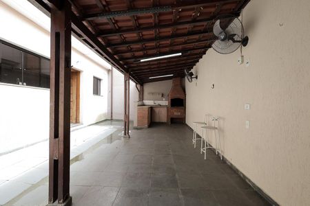Casa à venda com 254m², 3 quartos e 6 vagas Casa à venda com 254m², 3 quartos e 6 vagasQuintal e Churrasqueira