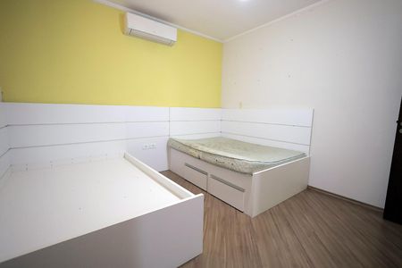 Casa à venda com 254m², 3 quartos e 6 vagas Casa à venda com 254m², 3 quartos e 6 vagasQuarto 3