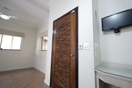 Casa à venda com 254m², 3 quartos e 6 vagas Casa à venda com 254m², 3 quartos e 6 vagasSala