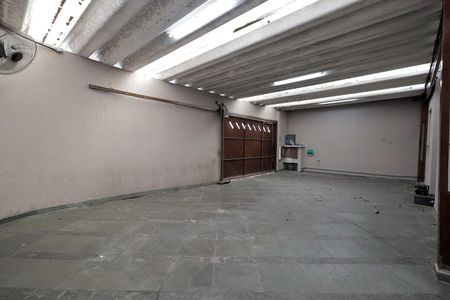 Casa à venda com 254m², 3 quartos e 6 vagas Casa à venda com 254m², 3 quartos e 6 vagasGaragem