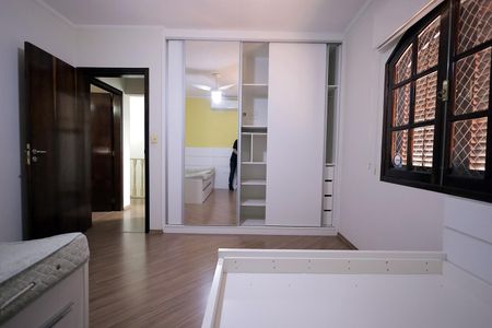 Casa à venda com 254m², 3 quartos e 6 vagas Casa à venda com 254m², 3 quartos e 6 vagasQuarto 3