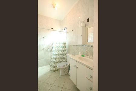 Casa à venda com 309m², 4 quartos e 3 vagas Casa à venda com 309m², 4 quartos e 3 vagasBanheiro da Suíte 2