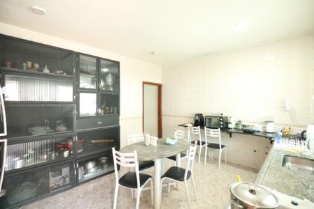 Casa à venda com 309m², 4 quartos e 3 vagas Casa à venda com 309m², 4 quartos e 3 vagasCozinha