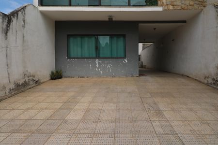 Casa à venda com 309m², 4 quartos e 3 vagas Casa à venda com 309m², 4 quartos e 3 vagasGaragem