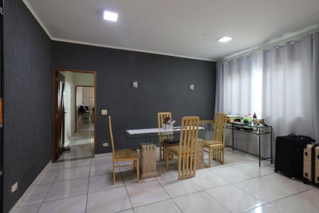 Casa à venda com 309m², 4 quartos e 3 vagas Casa à venda com 309m², 4 quartos e 3 vagasSala