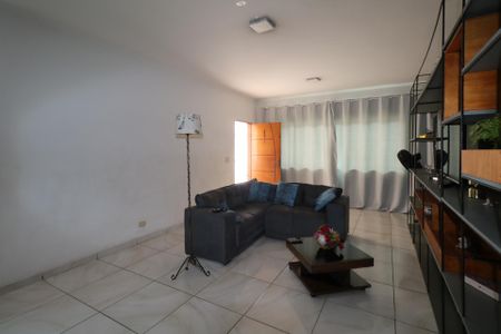 Casa à venda com 309m², 4 quartos e 3 vagas Casa à venda com 309m², 4 quartos e 3 vagasSala